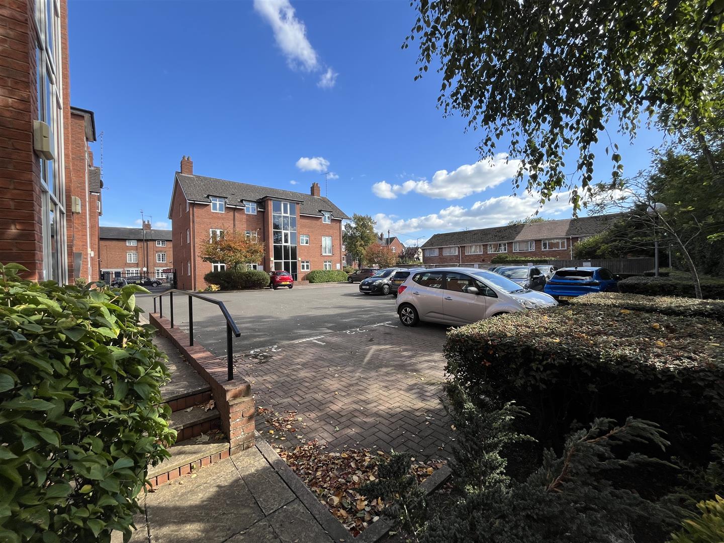 Woodville Ct, Coventry Road, (Handy for Rail Station!) Warwick 2